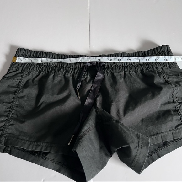 Lululemon Black Shorts Size 8 - Picture 7 of 8